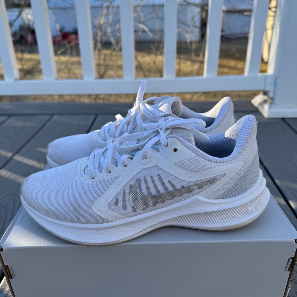Nike Downshifter 10 White/Silver women’s us 7